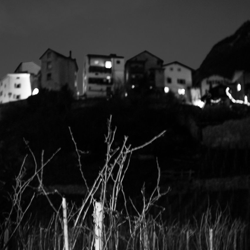 Schwarz-Weiß-Fotografie von Marc Raymond, zeitgenössischer Schweizer Bildhauer